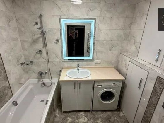 Продається сучасна 1-кімнатна квартира з видом на парк у Києві! Киев
