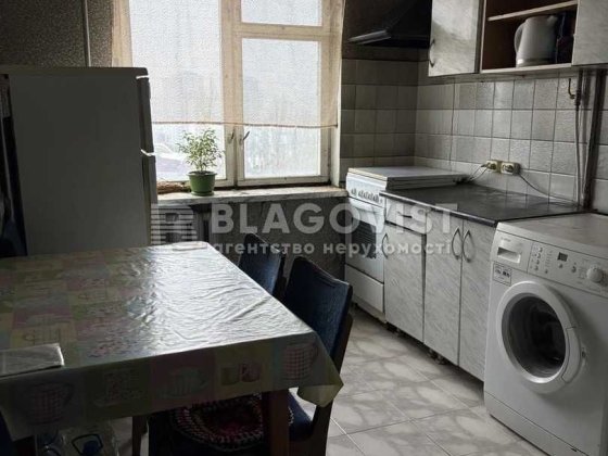 Продам 3 кім 57.6 кв метрів  вул Ушинського 6  Солом'янський район Киев