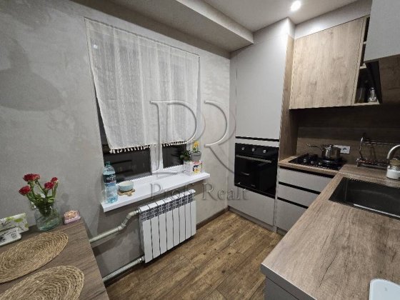 Продаж 2 кімн. квартири біля метро вулиця Глаголевих Родини 12А