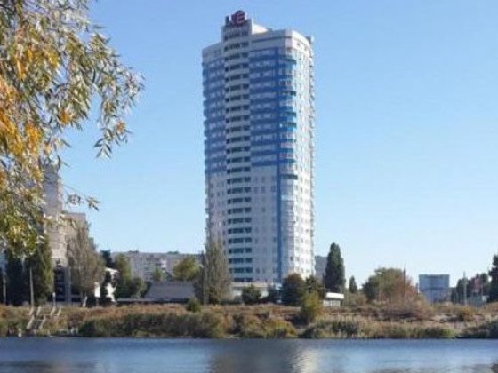 Продам 4-х кімнатну квартиру на Салтівки ст.м Студенческая Харьков