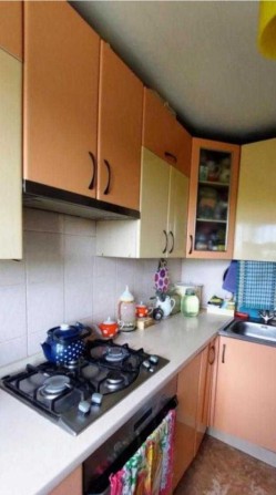 Продам 2 к. кв. возле метро 23 Августа - фото 1