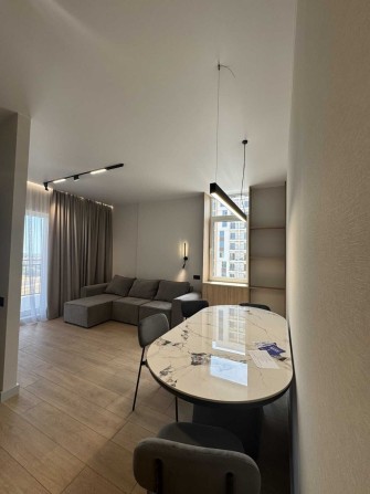 Центр шикарная 2х ком кв. 64м в Кадорр Сити на Краснова - фото 1