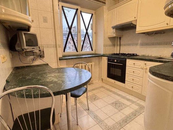 Семинарская / Канатная.  3 комн. Спецпроект. Средний этаж. Кирпич. Одесса