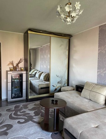 Продам гостинку метро Спортивная - фото 1