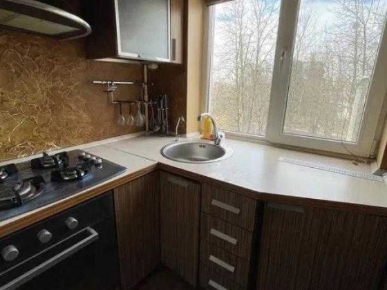 Продам 2к квартиру Новые Дома Метро дворец Спорта. 2й этаж\5ти Харків