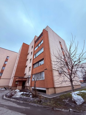 3к квартира 1 км від столиці, жилий стан, індивідуальне опалення, без% - фото 1