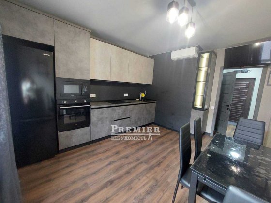 Простора 1-кімнатна квартира 43 кв.м Повністю укомплектована. Все нове Одеса