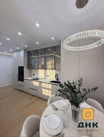 Шикарная квартира с новым  ремонтом. Две спальни. ЖК Атмосфера - фото 1