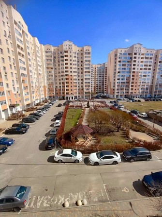 Однокімнатна квартира 35м.кв., в пішому доступі до Києва ! - фото 1