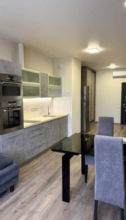 Стильная 1 ком. квартира в ЖК " Акрополь" - фото 1