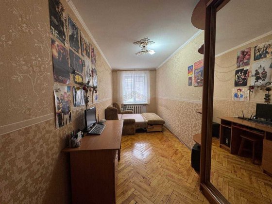 Трикімнатна квартира з газом на М'ясоєдівській. Одеса