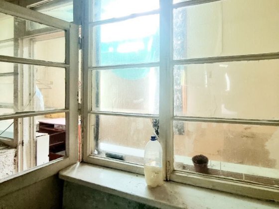 D1L Продам гостинку с большим  балконом, метро в пешей доступности. Харків