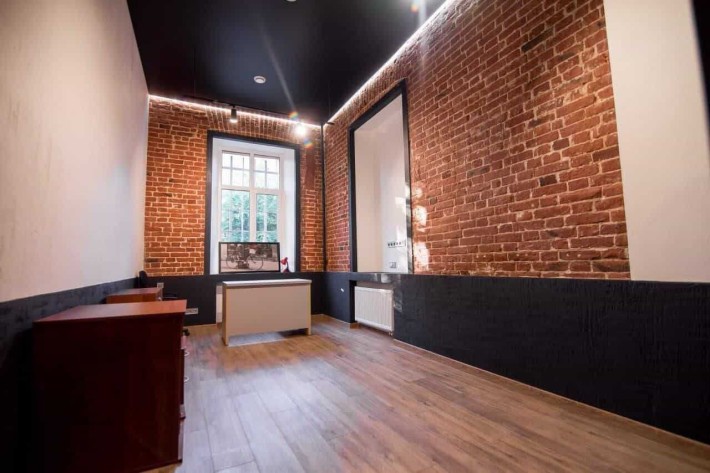 Продам велику квартиру без комісії в центрі міста - фото 1