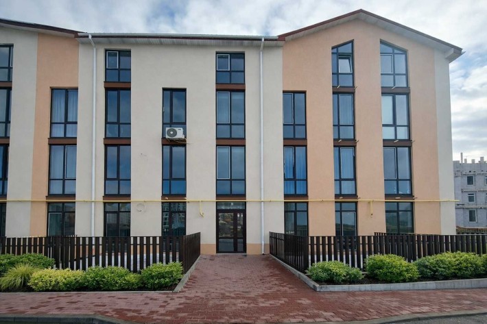 Інвестиційна квартира 48м² з двориком. Без %. Новобудова. Метро 20хв. - фото 1