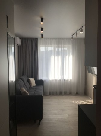 Продам гостинку с дизайнерским ремонтом - фото 1