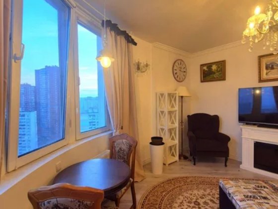 Продається стильна 2-к квартира з гарним видом, вул. Ревуцького, 7в Київ