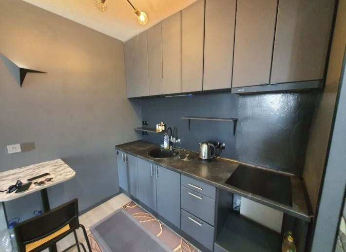 Здам 2к кв , велика кухня студіо , і 2ві окремі кімнати, саітло є завжди! - фото 1