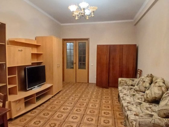 Центр міста вул Грушевського здам затишну 1 к квартиру гарний стан ГАЗ Бровари