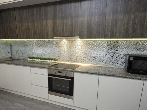 3-x кімнатна  без комісіі , світло і ліфти від генератора.Вишневе Вишневое