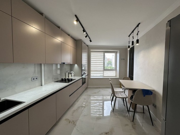 Оренда 3 кім квартири з видом на озеро. - фото 1