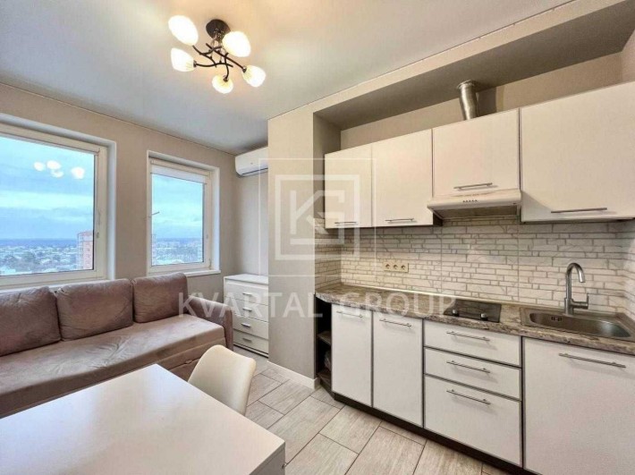 Здам студію в ЦЕНТРІ міста в будинку з підземним паркінгом БЕЗ КОМІСІЇ - фото 1