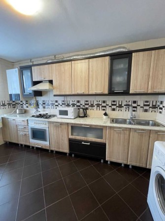 Оренда просторої та затишної 3-кімнатної квартиру в тихому районі міста - фото 1