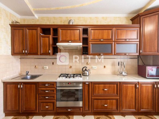 Оренда 3-кімнатна квартира у районі Позитрон-Каскад за вул. Стуса Ивано-Франковск