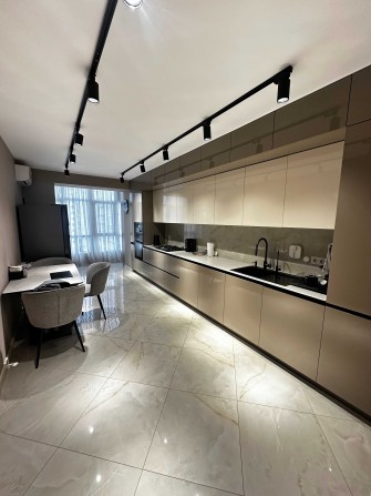 Оренда 3-кімнатної квартири у центрі міста (вул. Височана 18) + гараж (Власник) - фото 1