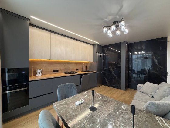 БЕЗ КОМІСІЇ! 1-кімнатна + кухня-студія з гардеробом і охороною! Івано-Франківськ