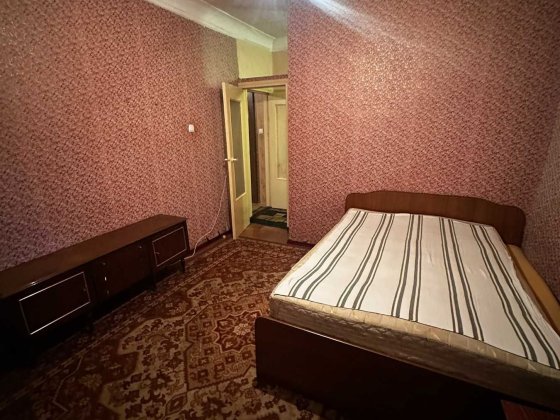 Велика квартира по пропекту Металургів!