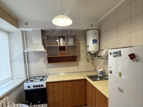 1-К Фурманова, рядом остановка Полтава