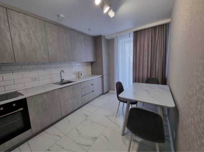 Центр 2 кімн. квартира з євроремонтом - фото 1