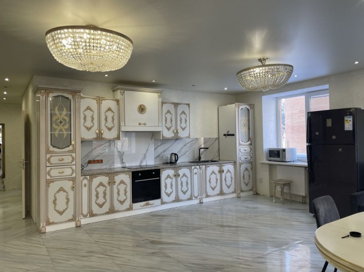 Оренда трикімнатної квартири з терасою біля Центрального парку - фото 1