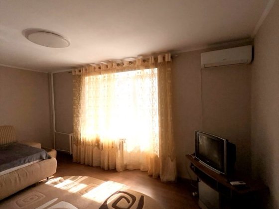 Світла 1-кімнатна квартира біля центру | 5 хв | кондиціонер Полтава
