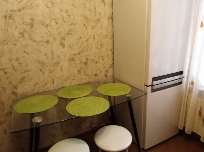 здам 2х кімнатну квартиру по вул Кравчука - фото 1