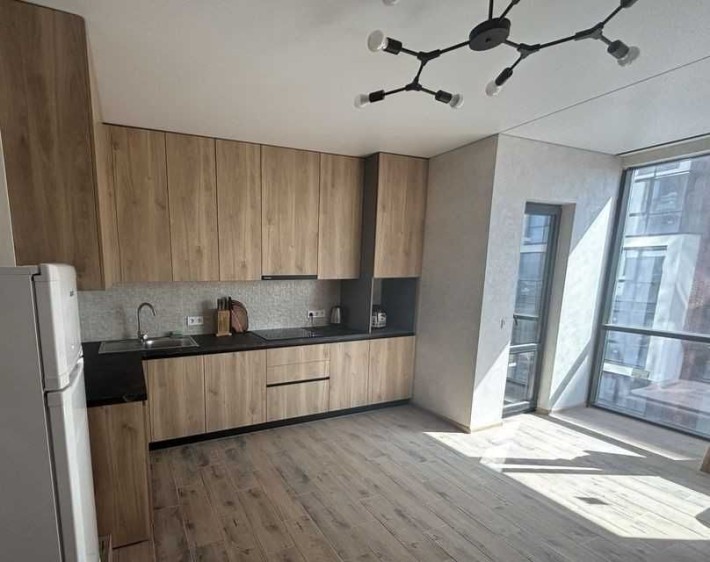 Оренда 2к квартири ЖК Manhattan Панорамні вікна Вид на озеро Ю - фото 1