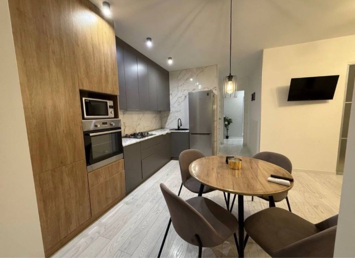 Оренда 1к квартири + кухня студія | вул.Мельника - фото 1