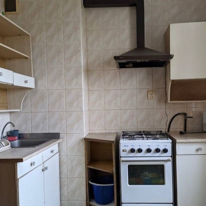 Сади поруч Маркет опт гарний стан вільна - фото 1