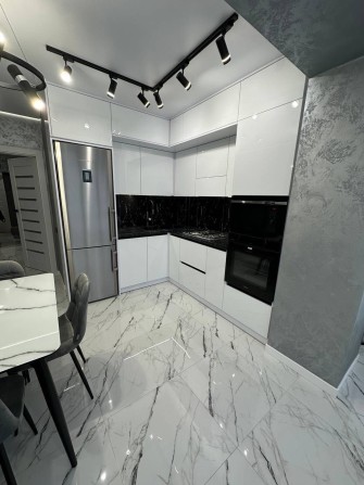 Оренда сучасної 2 км квартири поруч з стометрівкою - фото 1