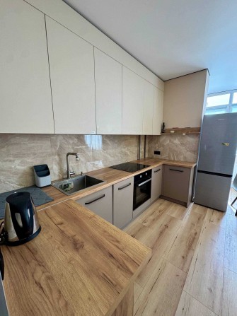 1-кімнатна квартира-студія в центрі - фото 1