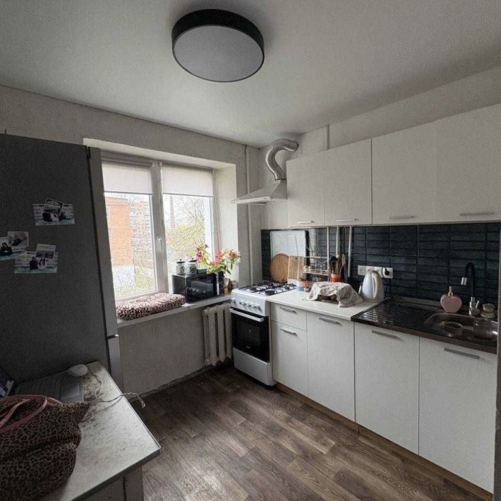 Трц Конкорд гарний стан парковка у дворі - фото 1