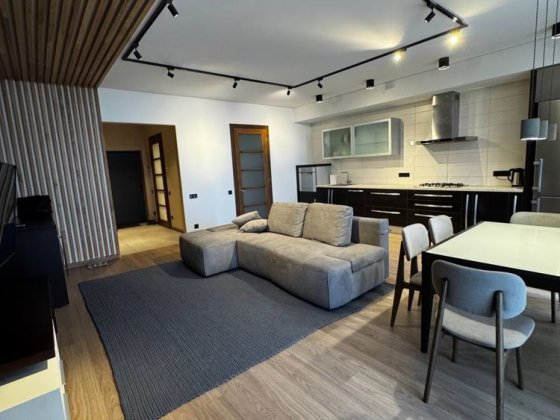 Сонячний парк новобудова з паркінгом вільна Полтава