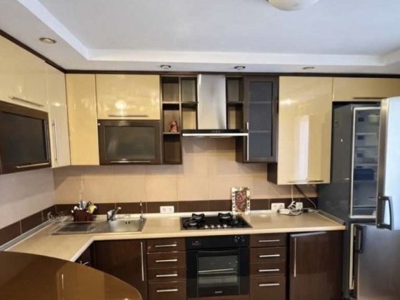 Корпусний парк новий будинок з парковкою у дворі Полтава