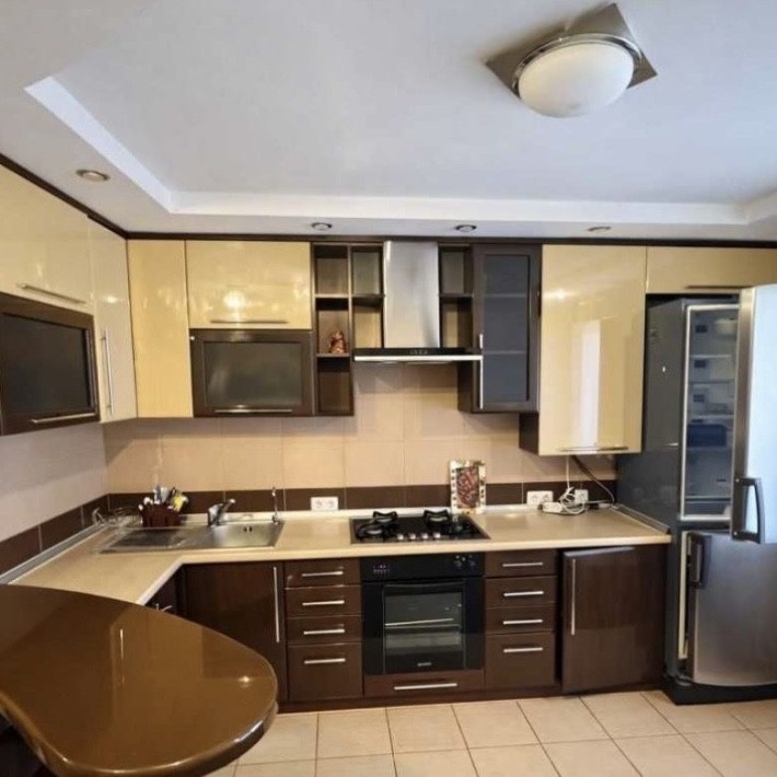 Корпусний парк новий будинок з парковкою у дворі - фото 1