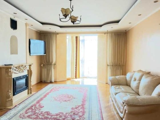 Оренда просторої 3-кімнатної квартири у центрі міста за вигідною ціною !!! Івано-Франківськ