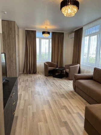 Будинок біля озера і парку - фото 1