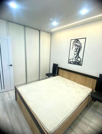 Оренда НОВОЇ 1-кімнатної квартири, поруч центр - фото 1