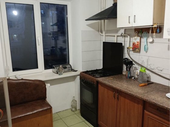 Здам 1-к кв без меблів   і побутовоі техніки. Суми