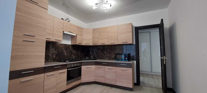 Здаю 3 к.кв-студіо по Височана 18 (Центр) Новобудова, Євроремонт - фото 1