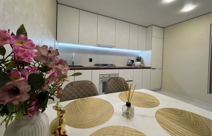 Оренда 3 км квартири р-н Бам Ніхто не проживав - фото 1